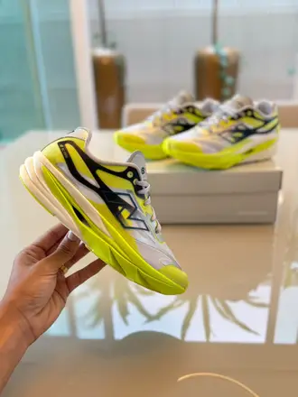 New Balance Elite V6